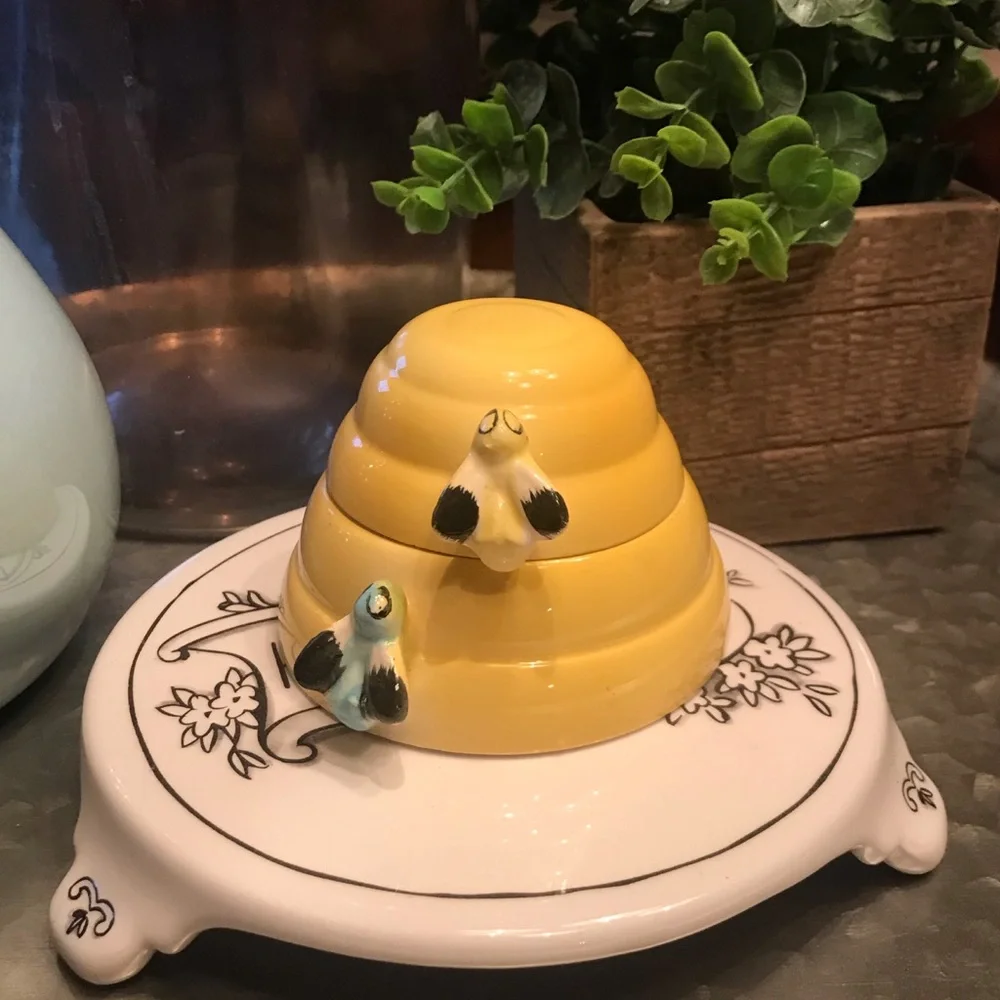 Vintage Victor Goldman Beehive Measuring Cups